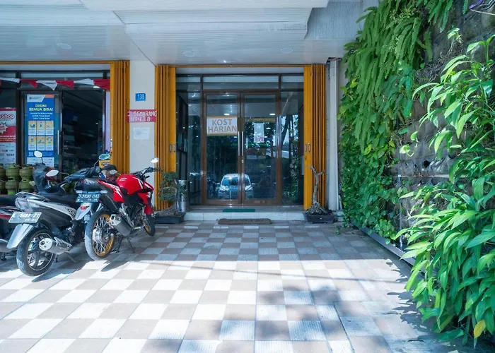 RedDoorz Plus Syariah near Pasar Turi Surabaya